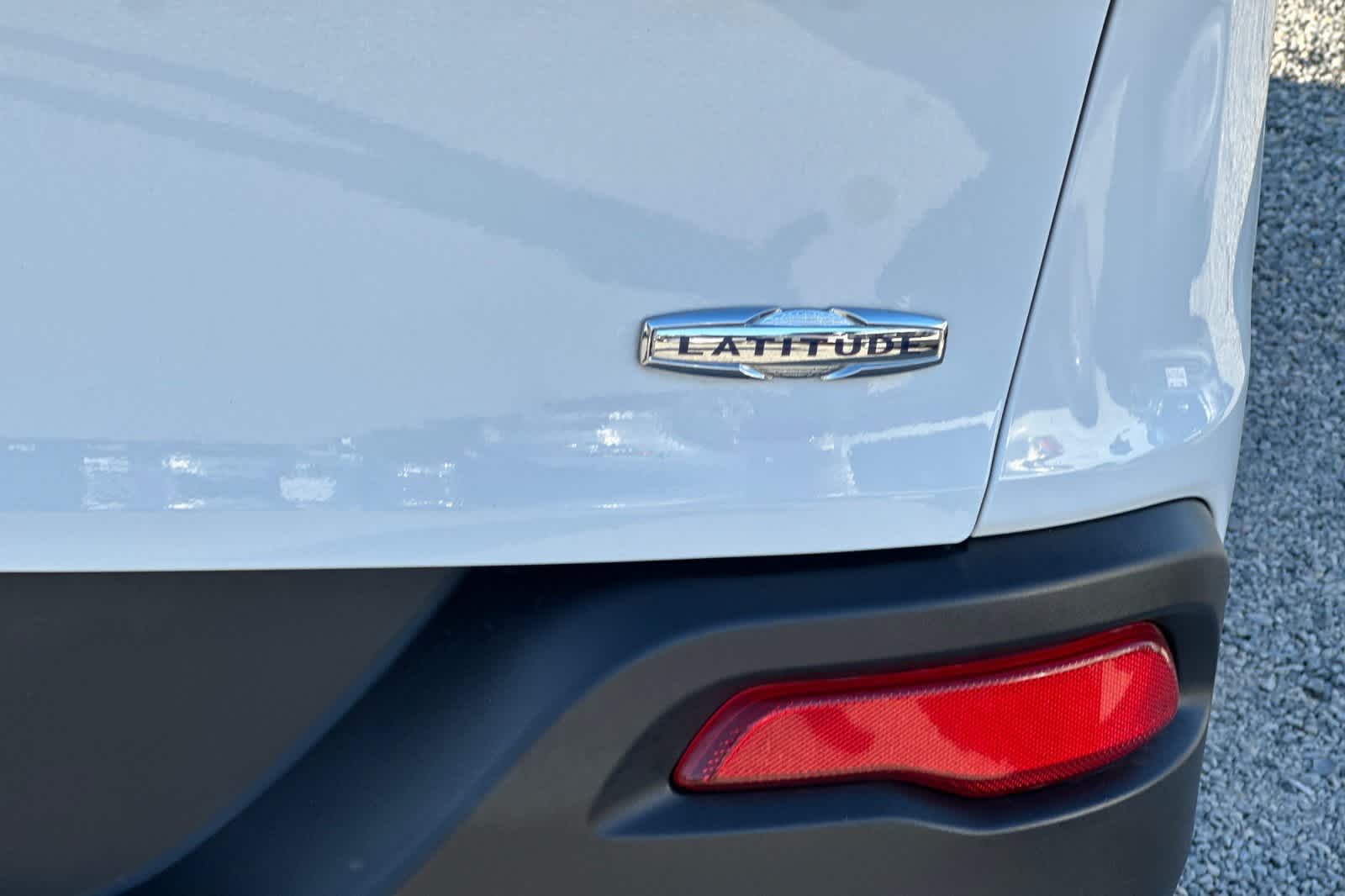 Thumbnail: 2017 Jeep Cherokee - 34