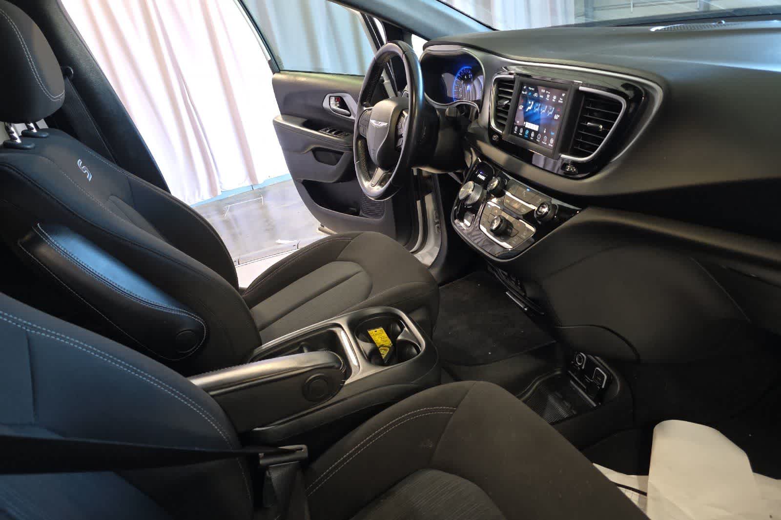 Thumbnail: 2020 Chrysler Pacifica - 18