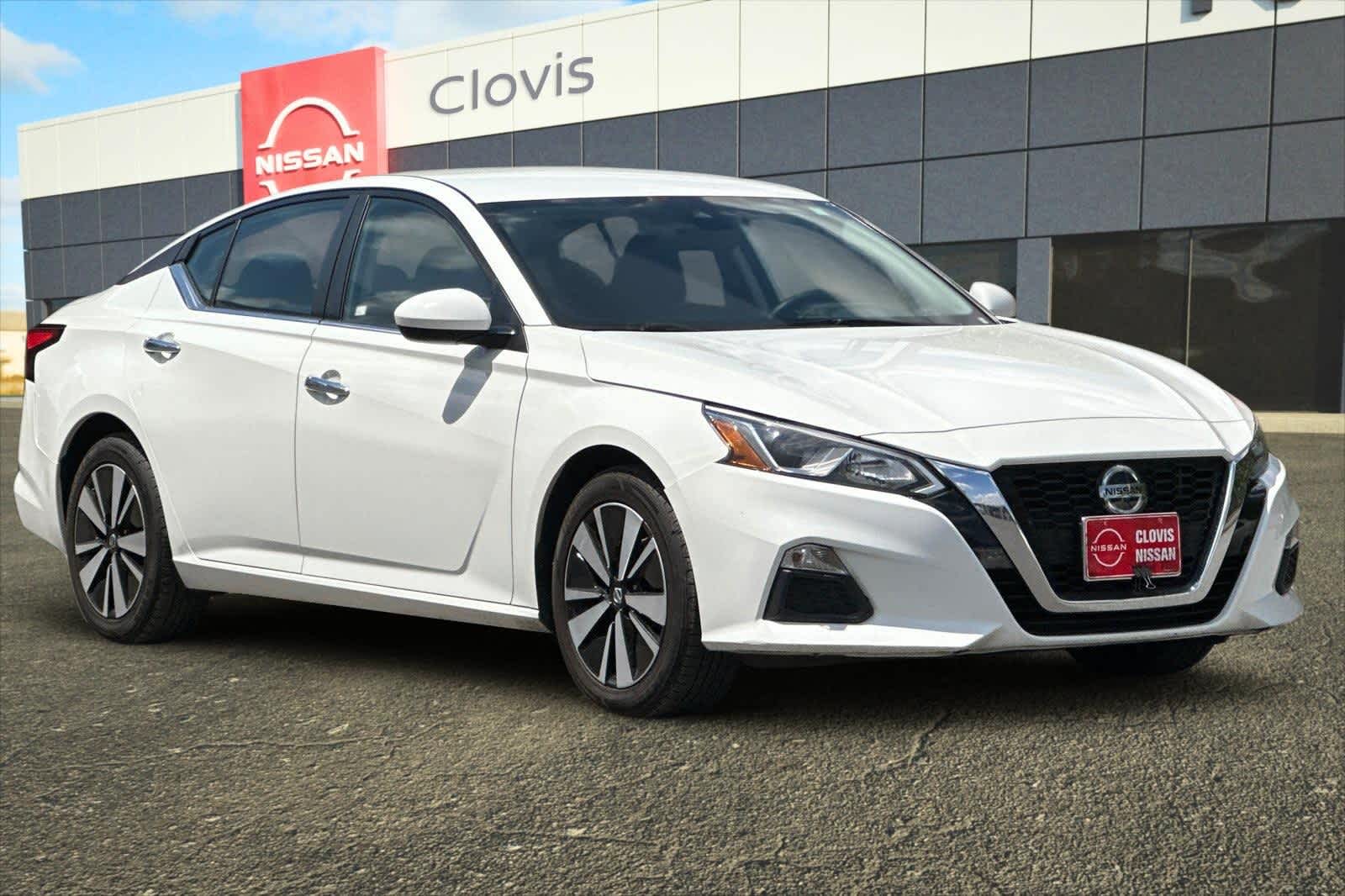 Thumbnail: 2021 Nissan Altima - 10