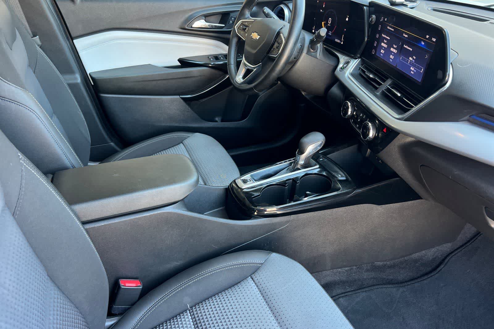 Thumbnail: 2024 Chevrolet Trax - 19