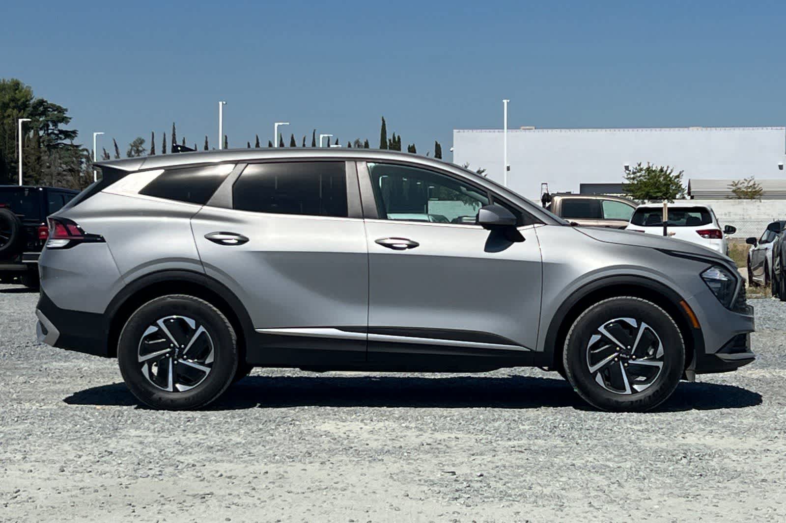 Thumbnail: 2023 Kia Sportage - 9