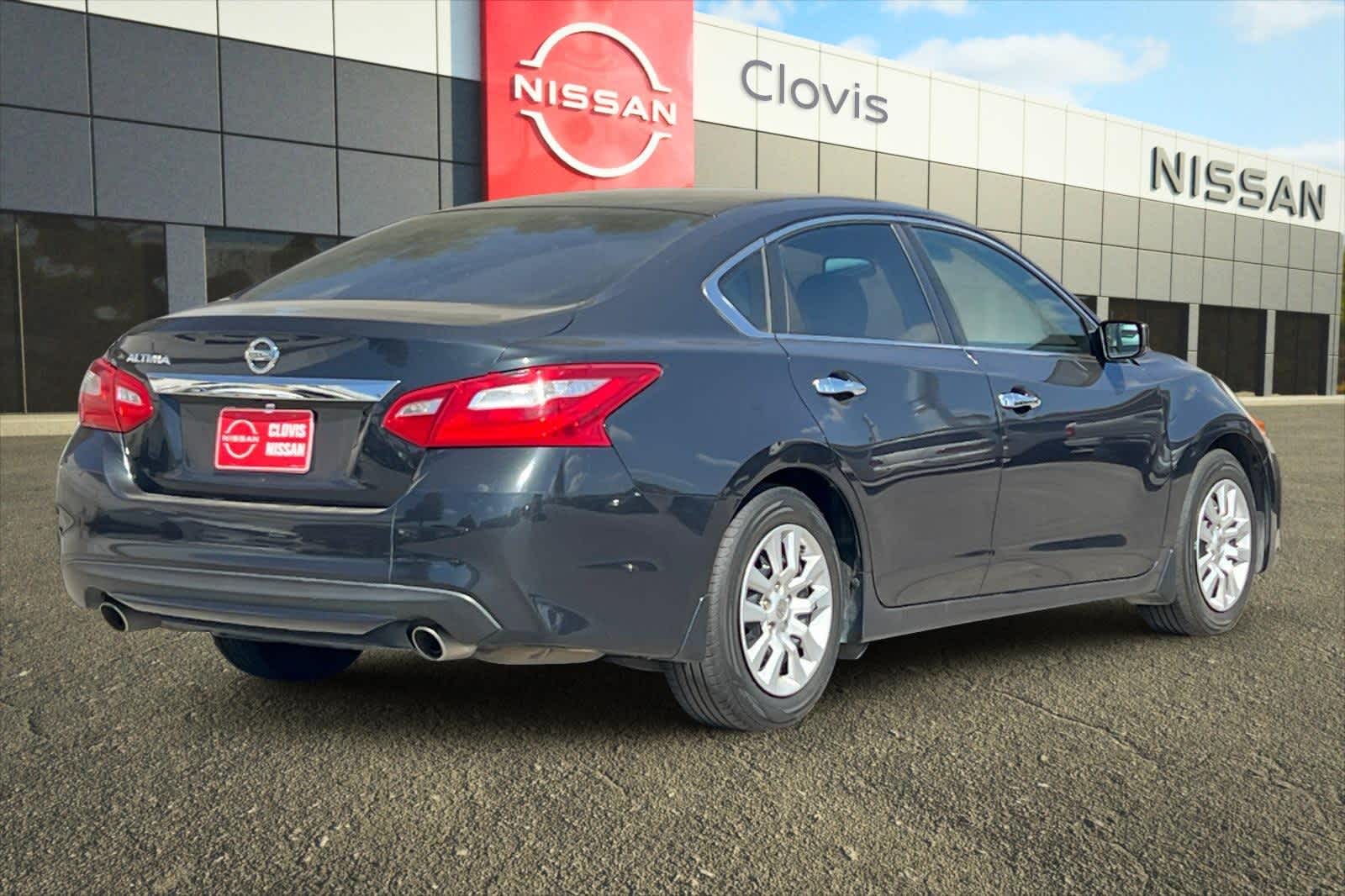 Thumbnail: 2017 Nissan Altima - 3