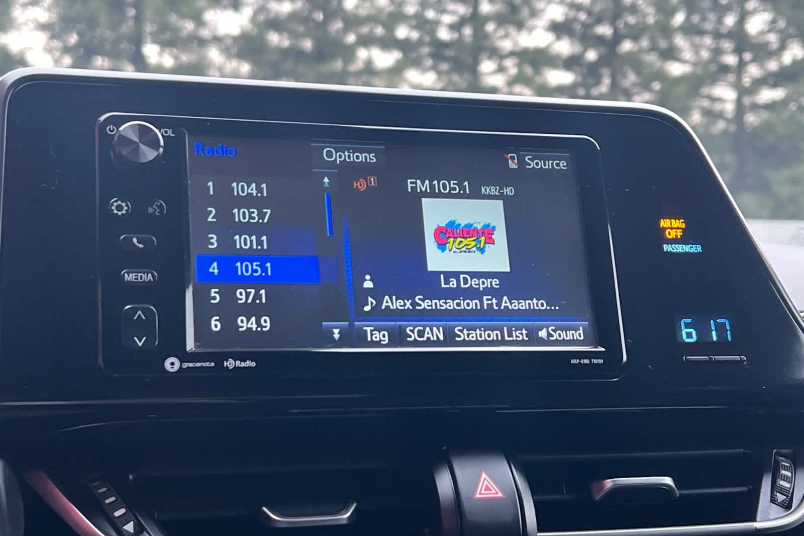 Thumbnail: 2018 Toyota C-HR - 21