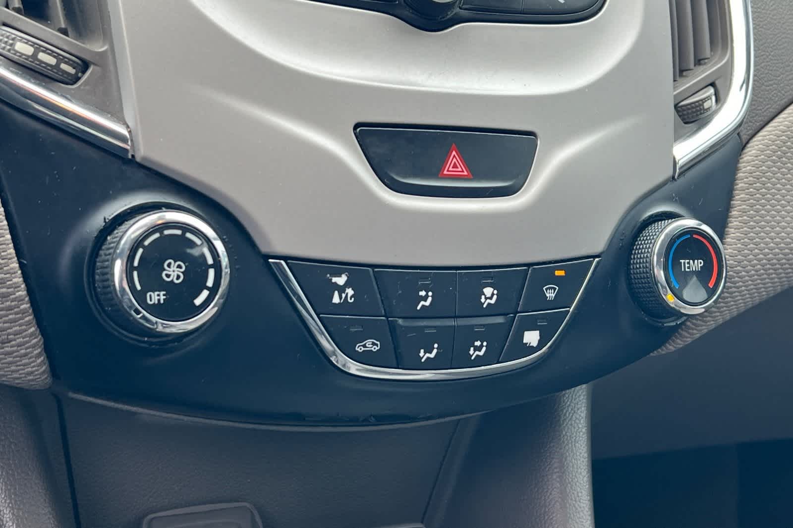 Thumbnail: 2017 Chevrolet Cruze - 20