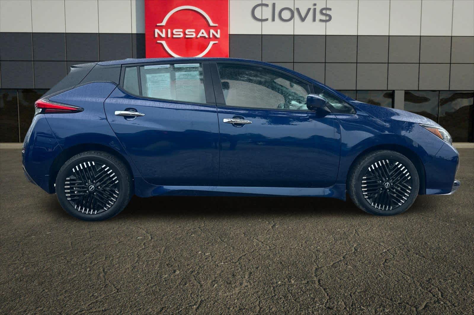 Thumbnail: 2024 Nissan Leaf - 9