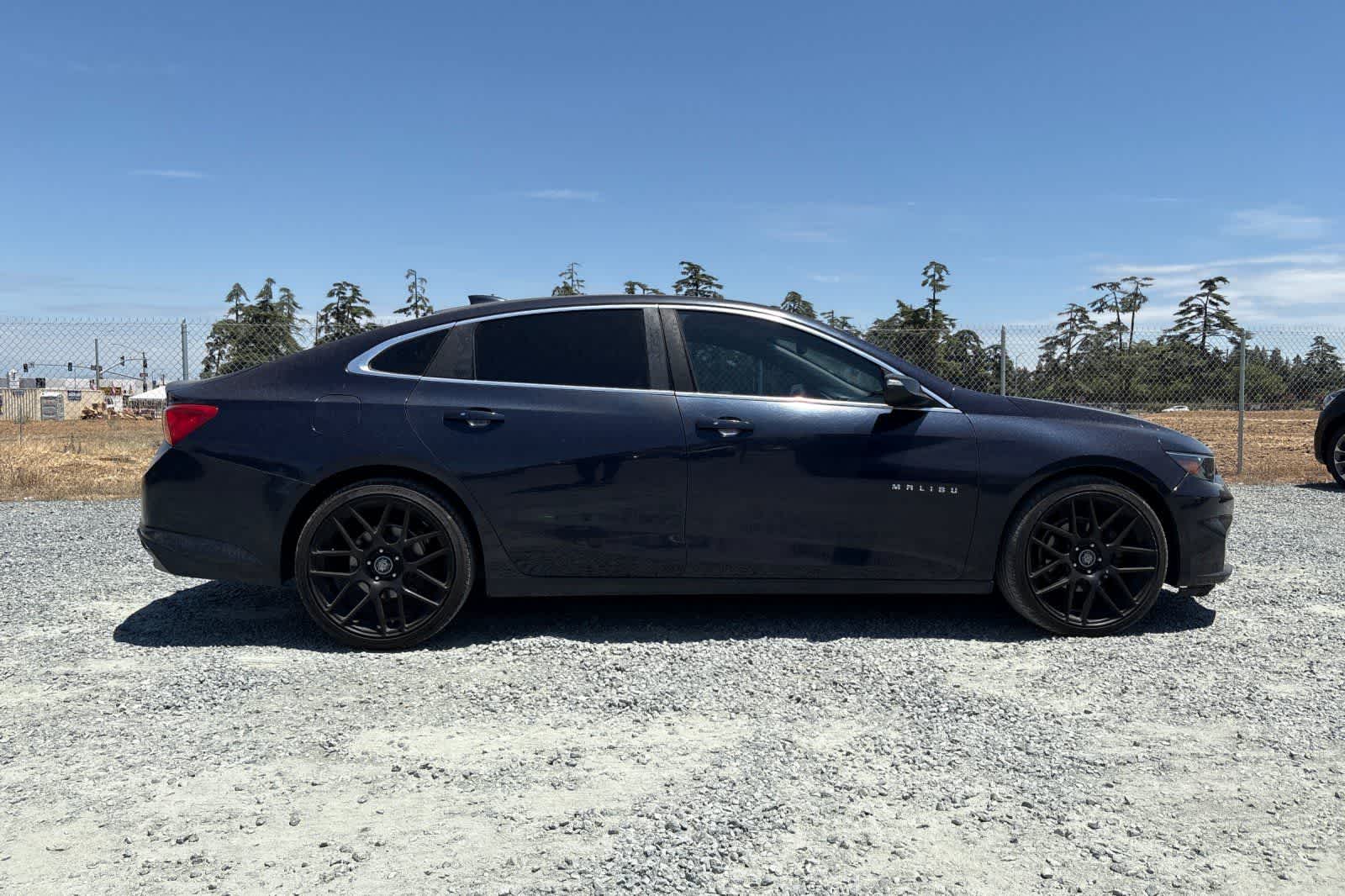 Thumbnail: 2016 Chevrolet Malibu - 9