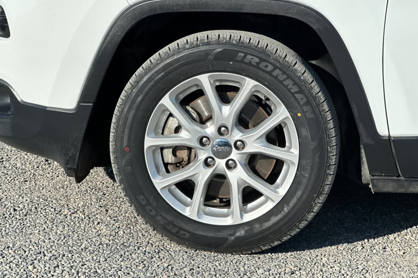 Thumbnail: 2017 Jeep Cherokee - 35