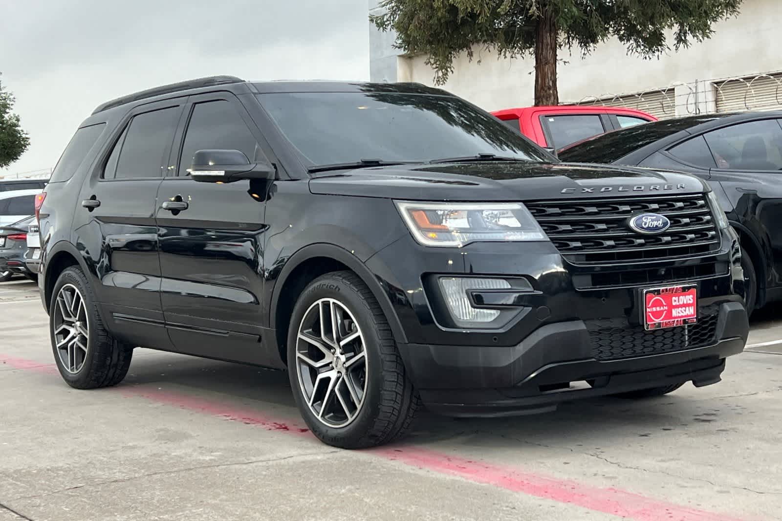 Thumbnail: 2016 Ford Explorer - 10