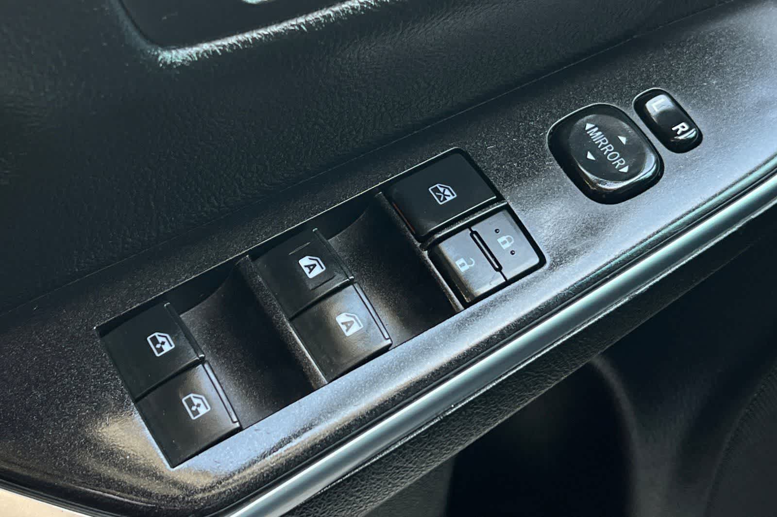 Thumbnail: 2015 Toyota Camry - 14