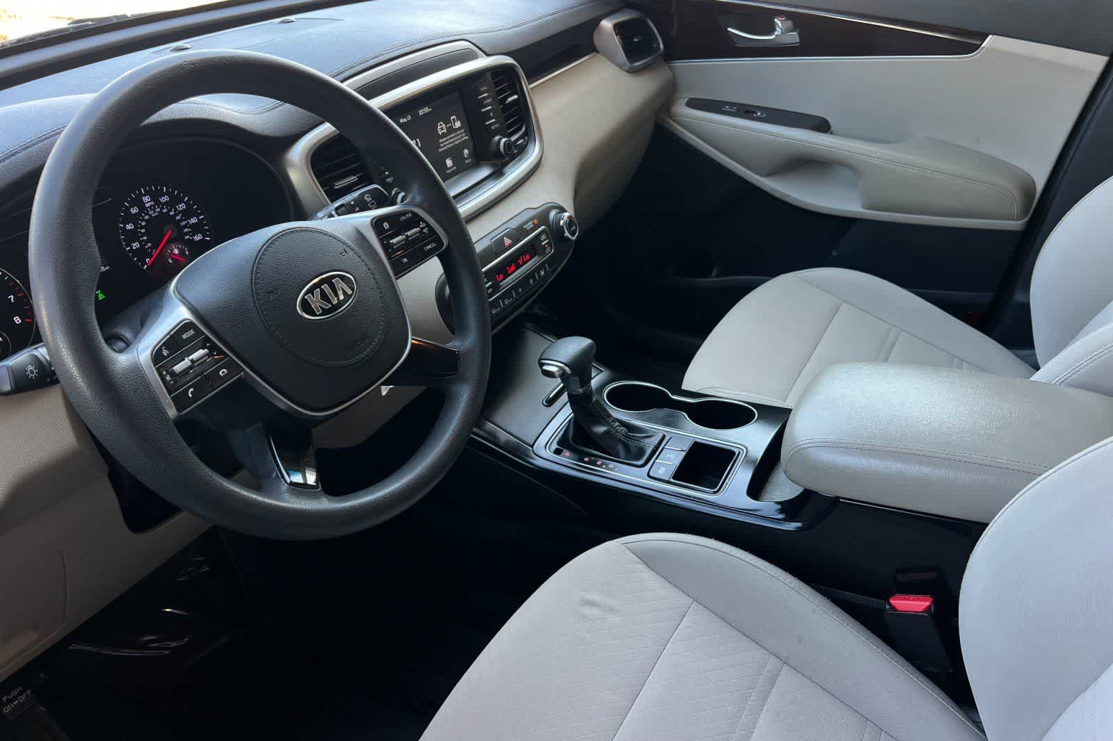 Thumbnail: 2019 Kia Sorento - 11