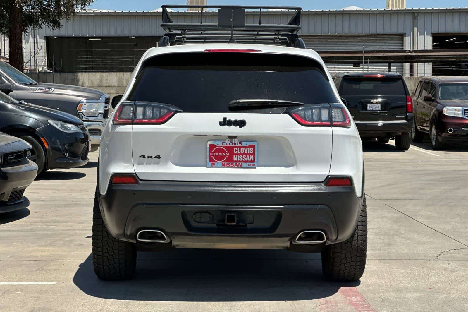 Thumbnail: 2019 Jeep Cherokee - 8