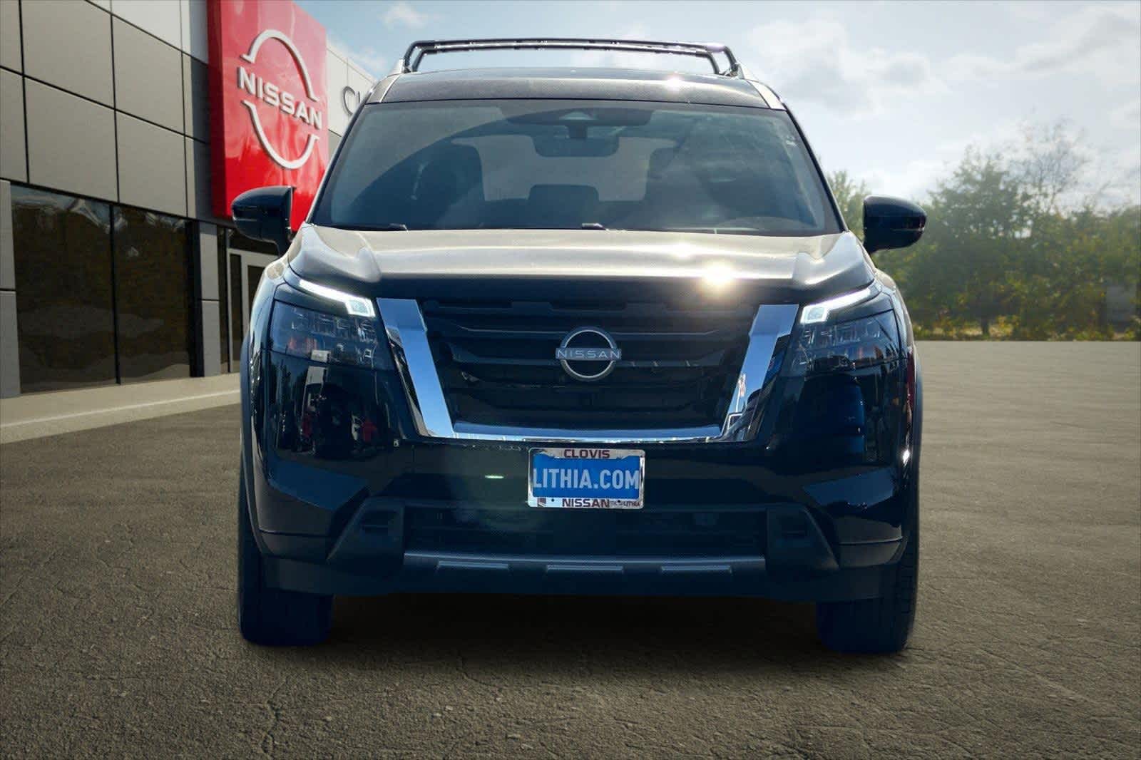 2025 Nissan Pathfinder SL 11