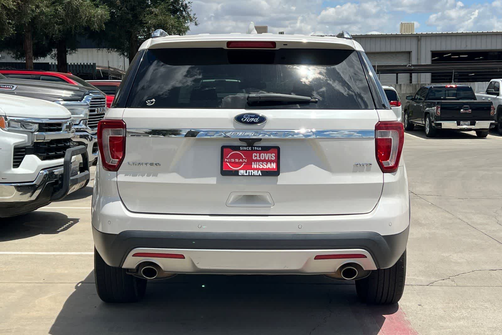 Thumbnail: 2016 Ford Explorer - 8