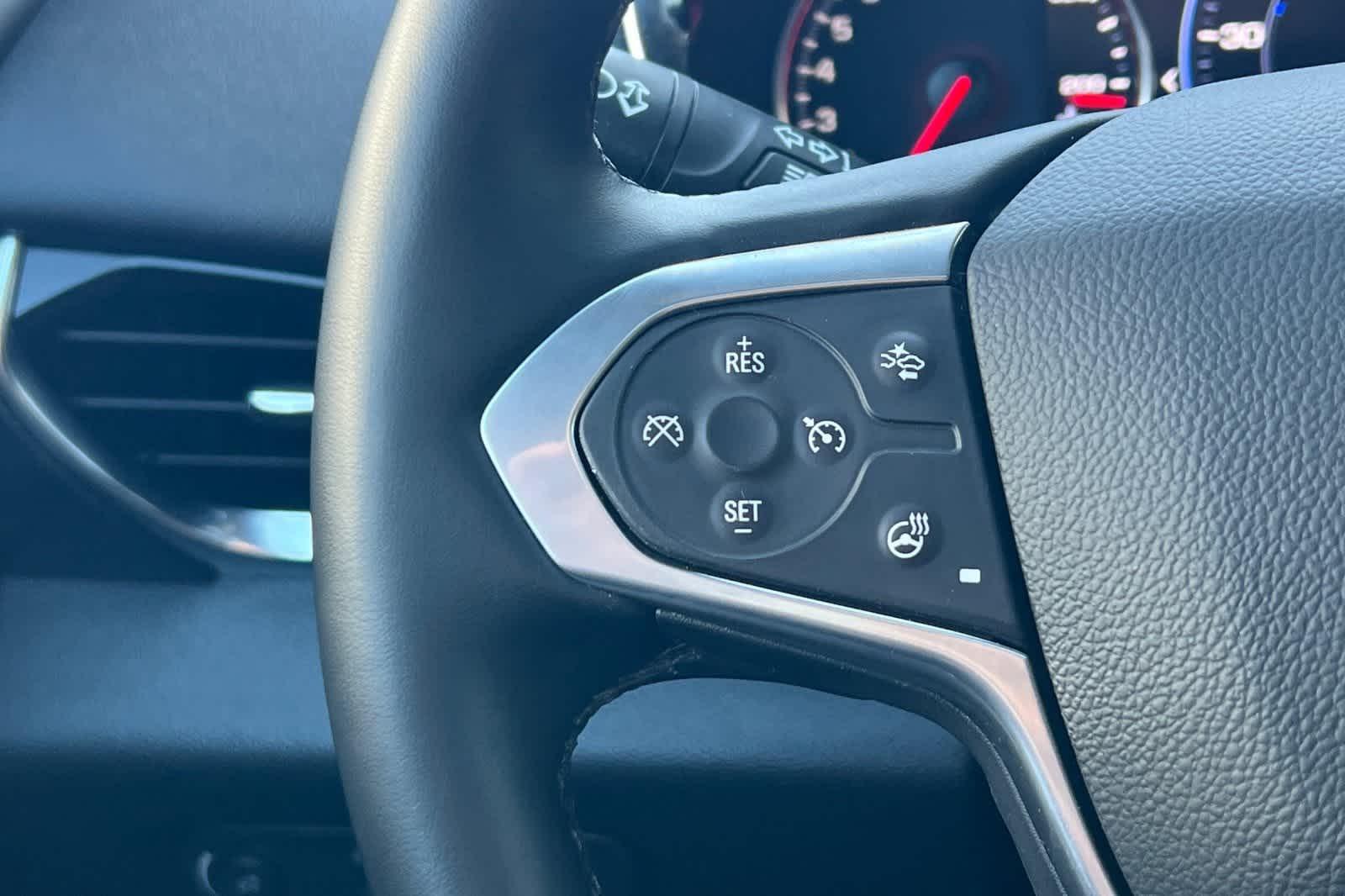 Thumbnail: 2023 Chevrolet Traverse - 30