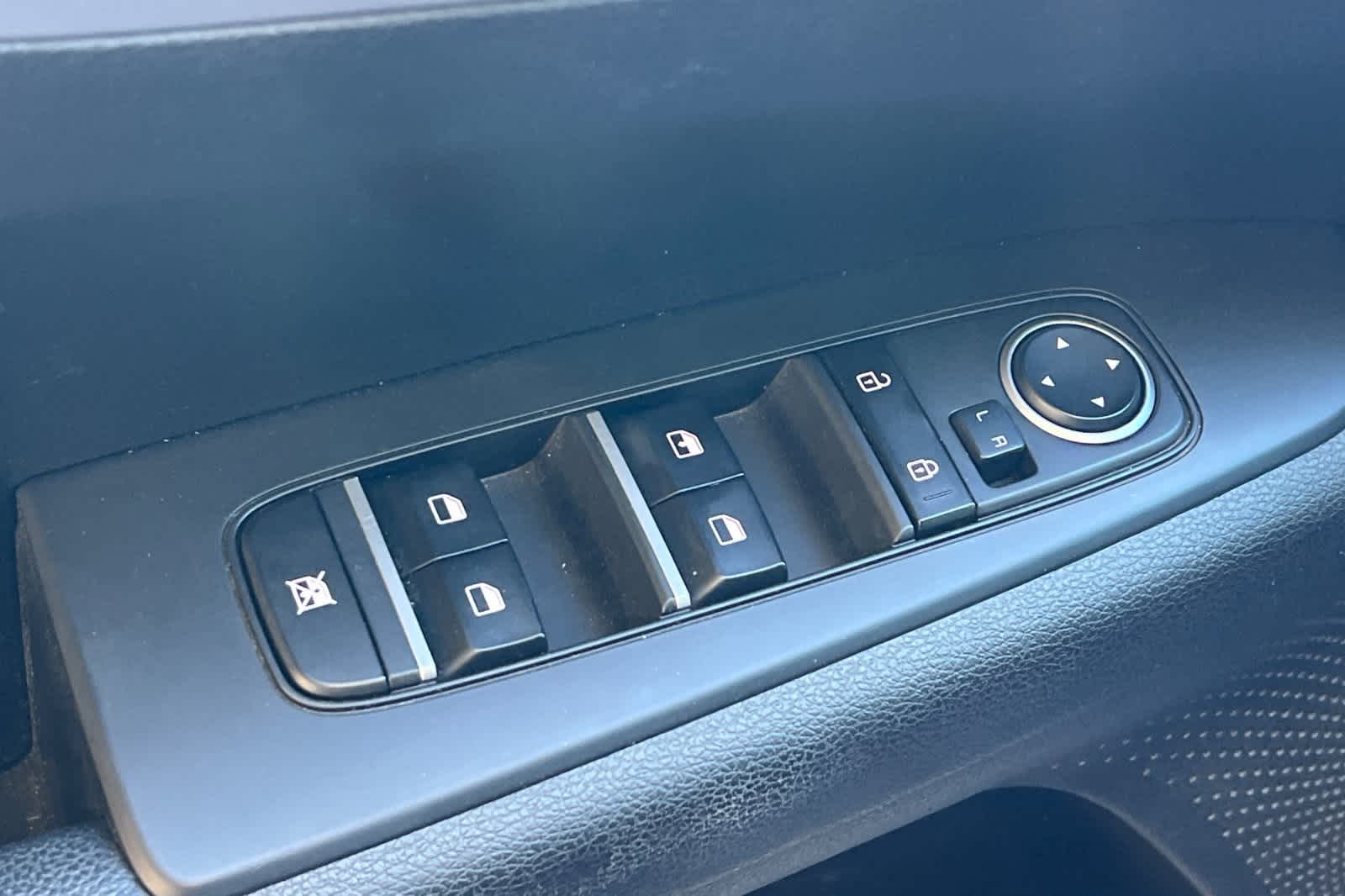 Thumbnail: 2023 Kia Forte - 14