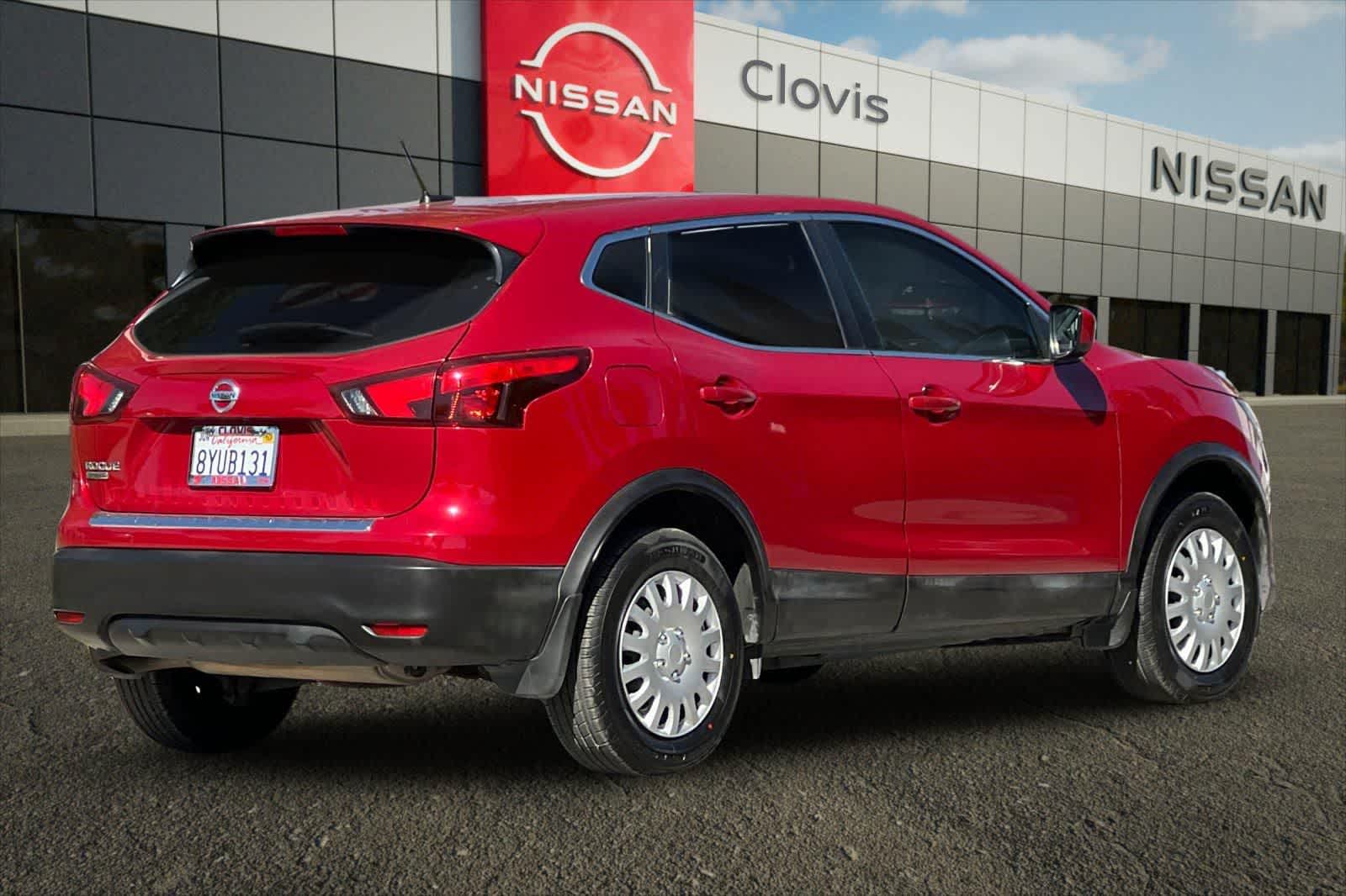 Thumbnail: 2018 Nissan Rogue Sport - 3