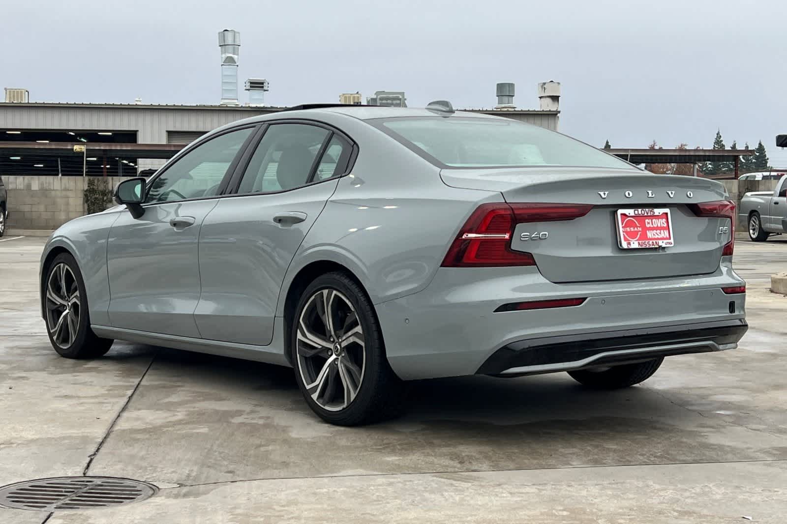 Thumbnail: 2024 Volvo S60 - 7