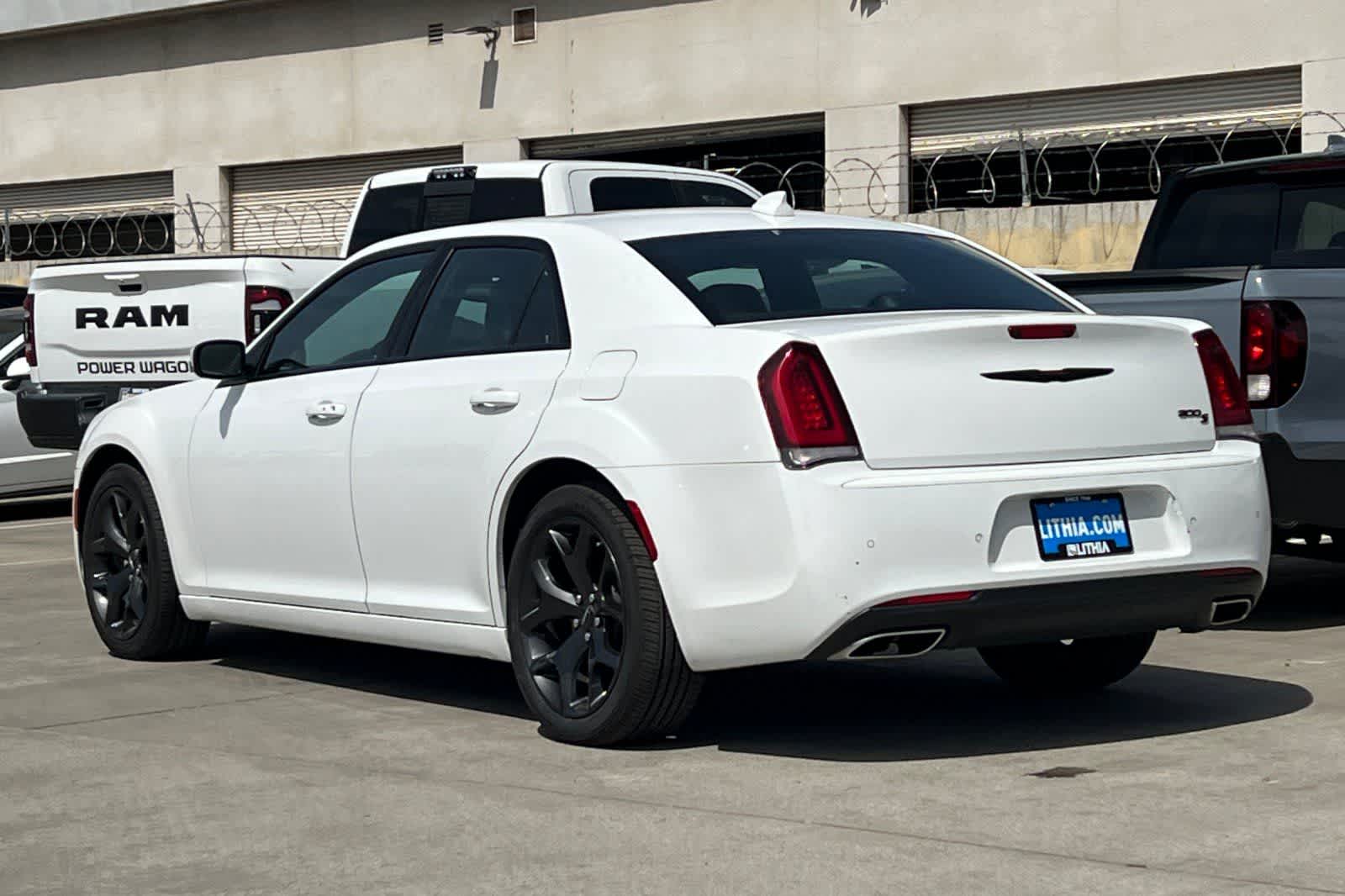 Thumbnail: 2023 Chrysler 300 - 7