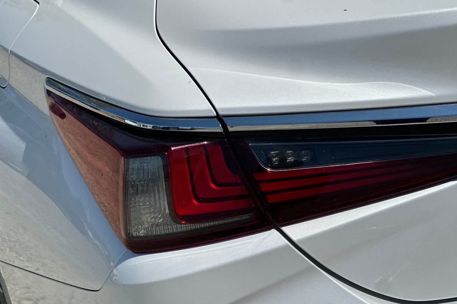 Thumbnail: 2020 Lexus ES - 13