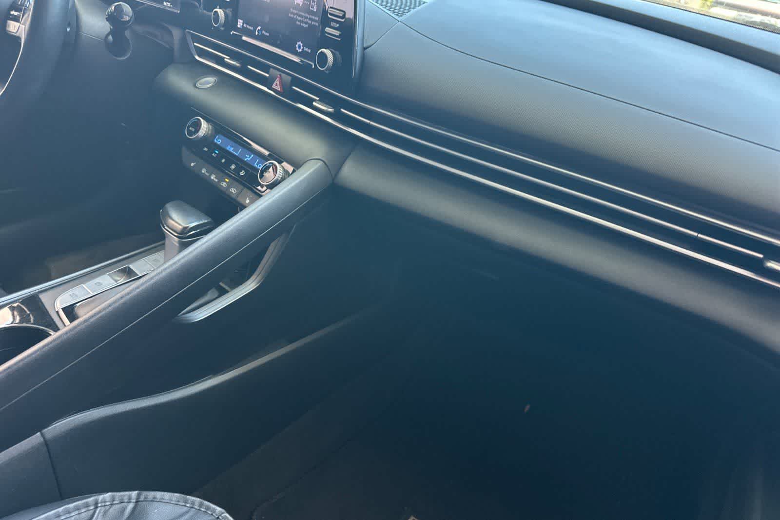 Thumbnail: 2022 Hyundai Elantra - 17