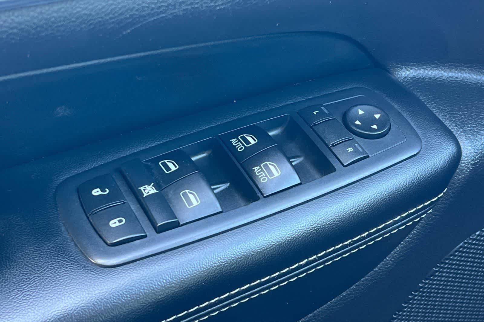 Thumbnail: 2017 Jeep Grand Cherokee - 14