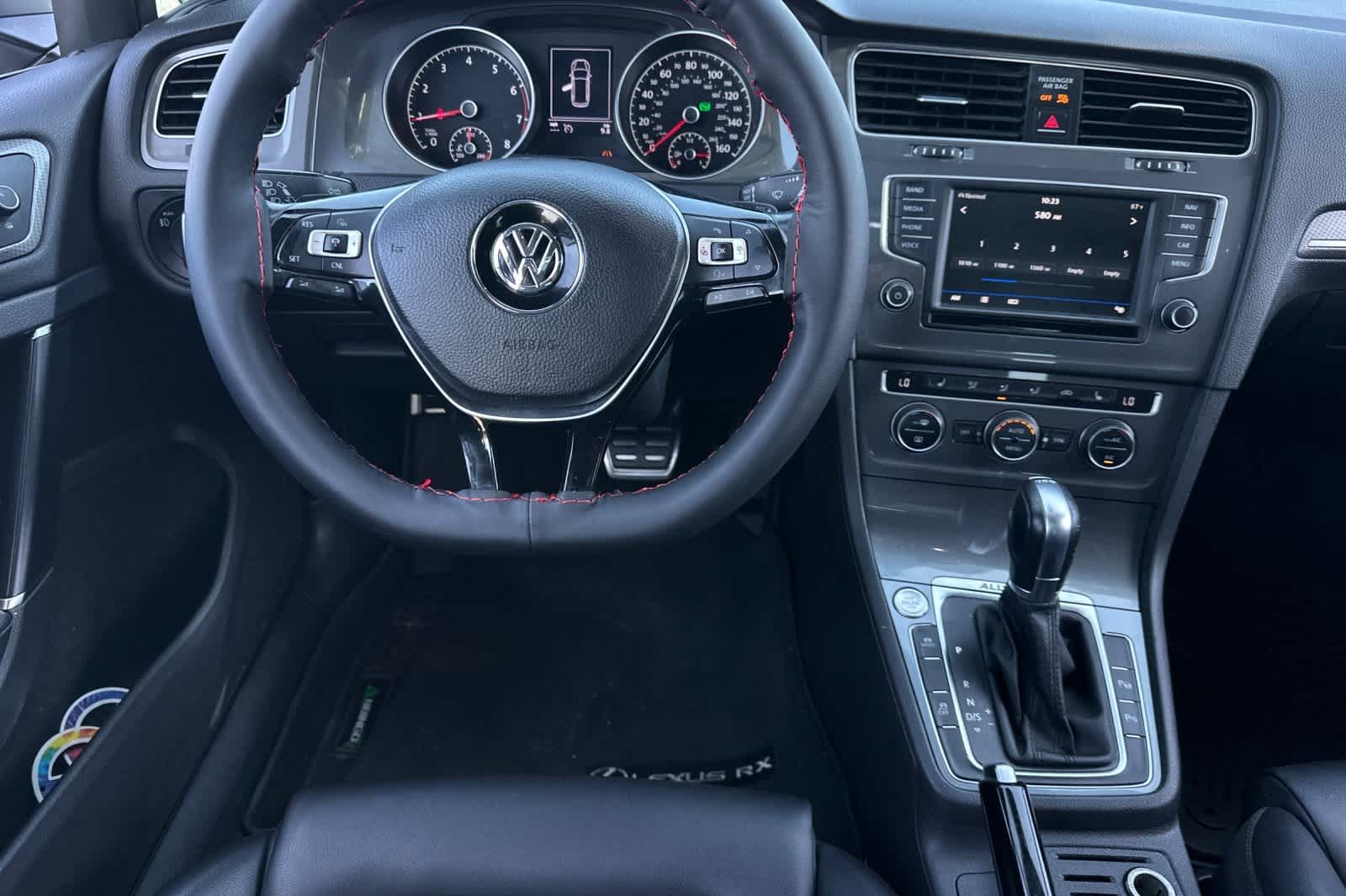 Thumbnail: 2017 Volkswagen Golf - 17