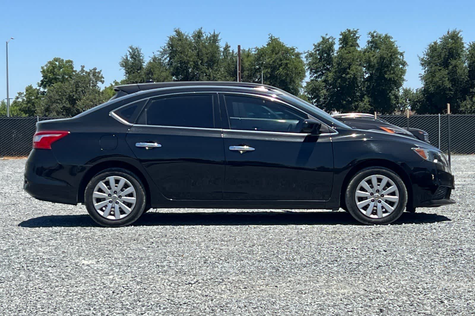 Thumbnail: 2019 Nissan Sentra - 9
