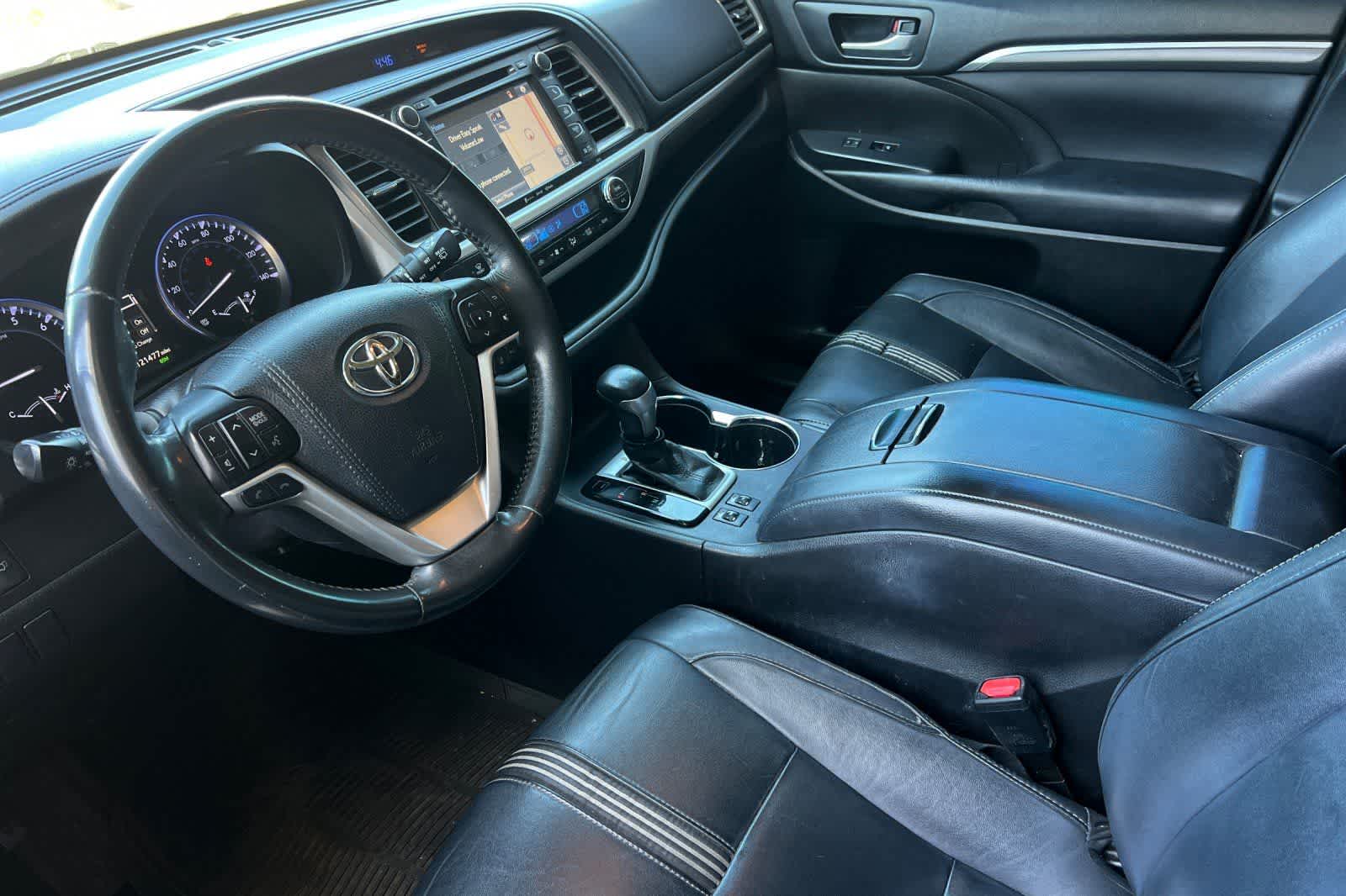 Thumbnail: 2018 Toyota Highlander - 14
