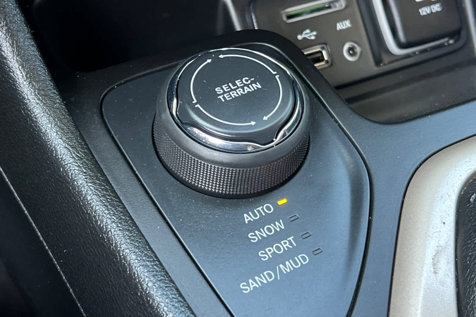 Thumbnail: 2018 Jeep Cherokee - 30