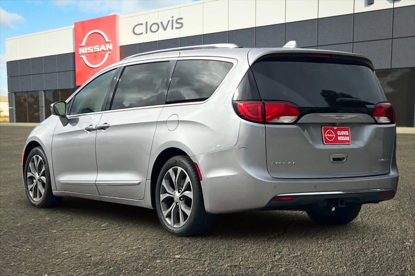 Thumbnail: 2017 Chrysler Pacifica - 7