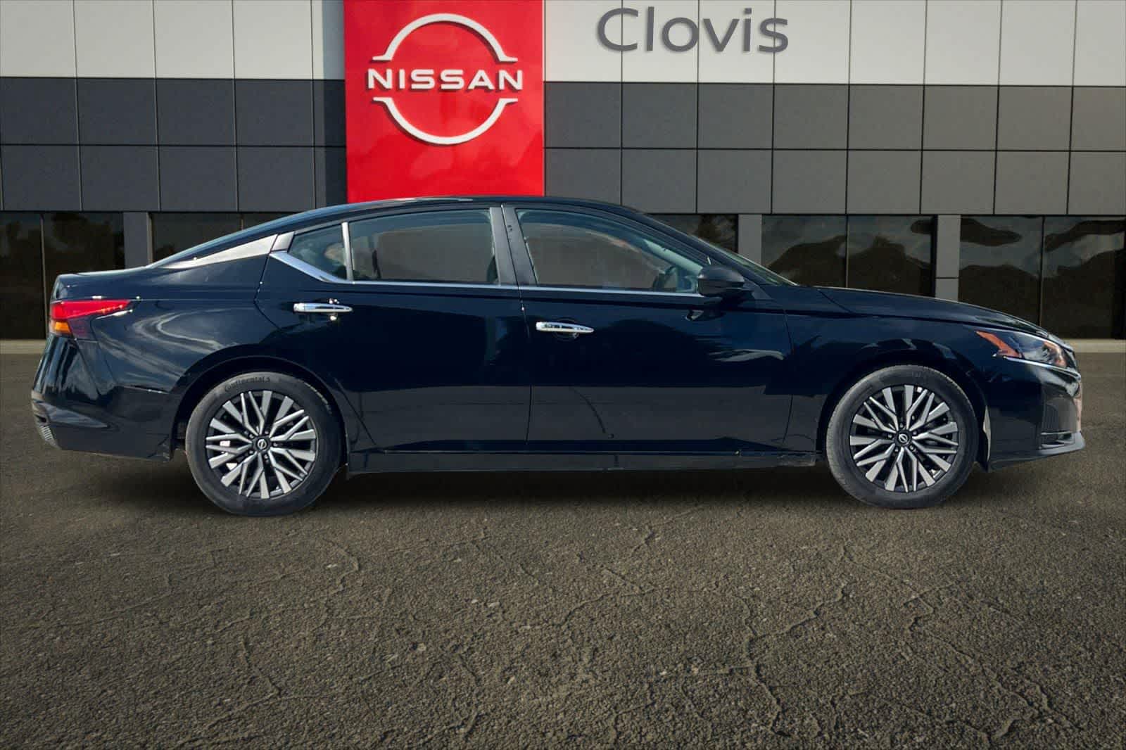 Thumbnail: 2025 Nissan Altima - 9
