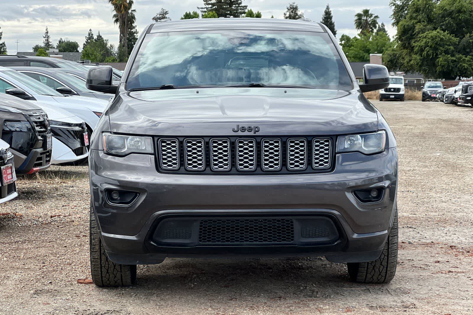 Thumbnail: 2018 Jeep Grand Cherokee - 11