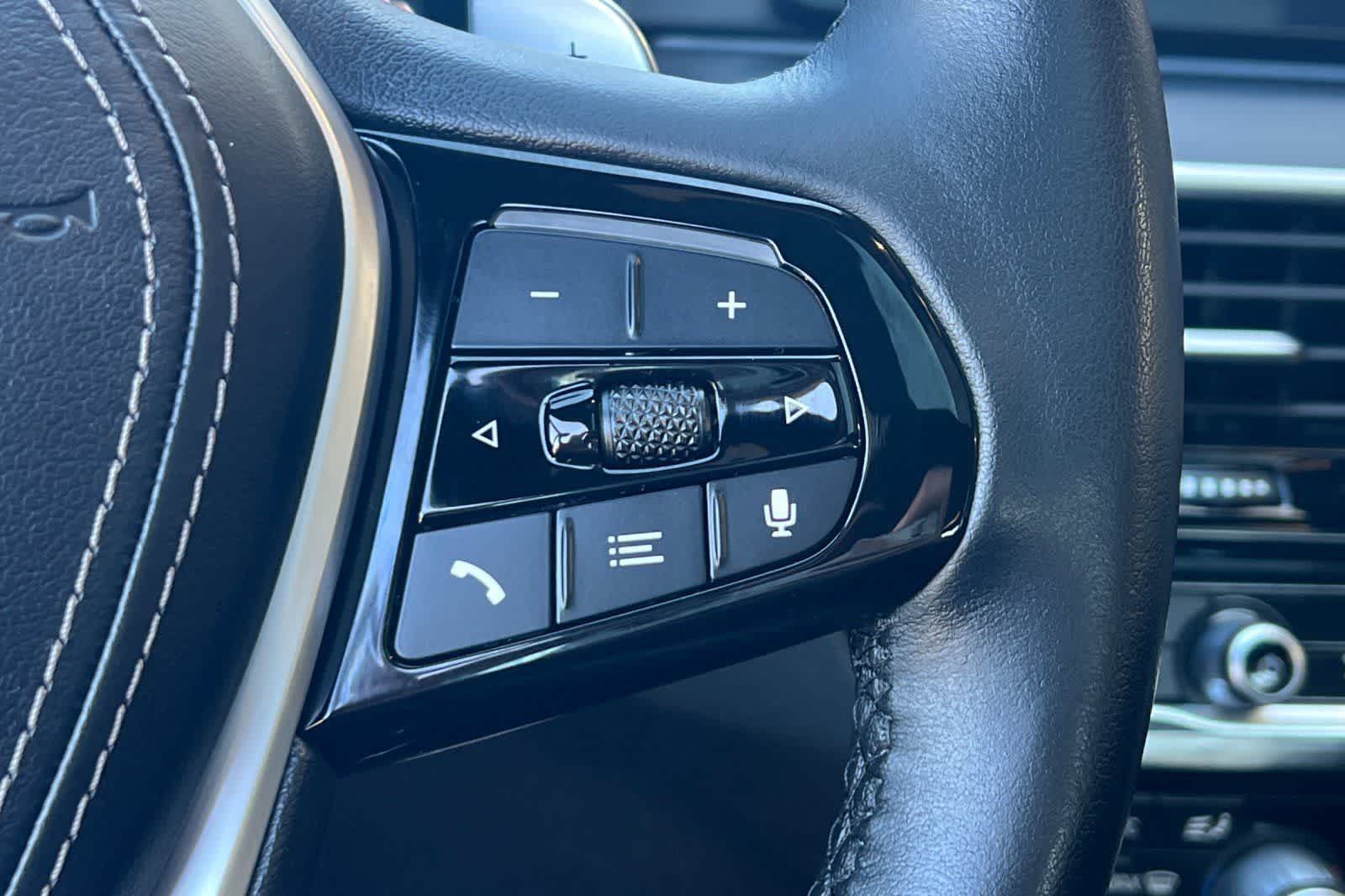 Thumbnail: 2023 BMW 5 Series - 30