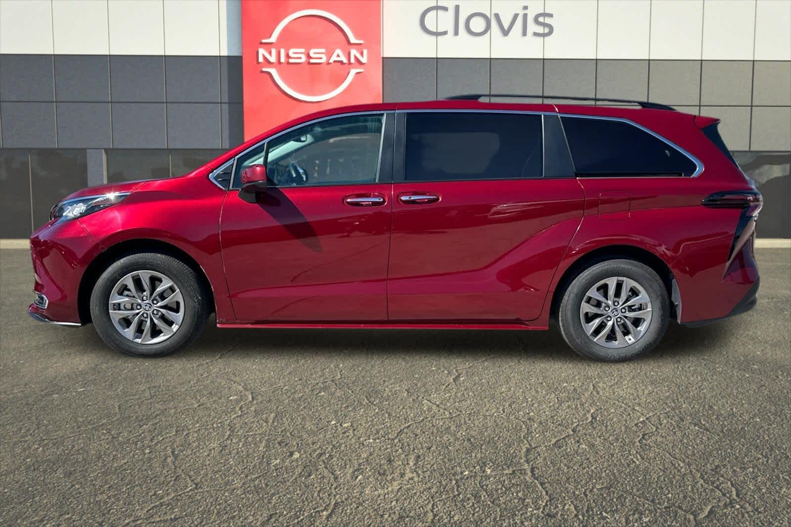 Thumbnail: 2023 Toyota Sienna - 6