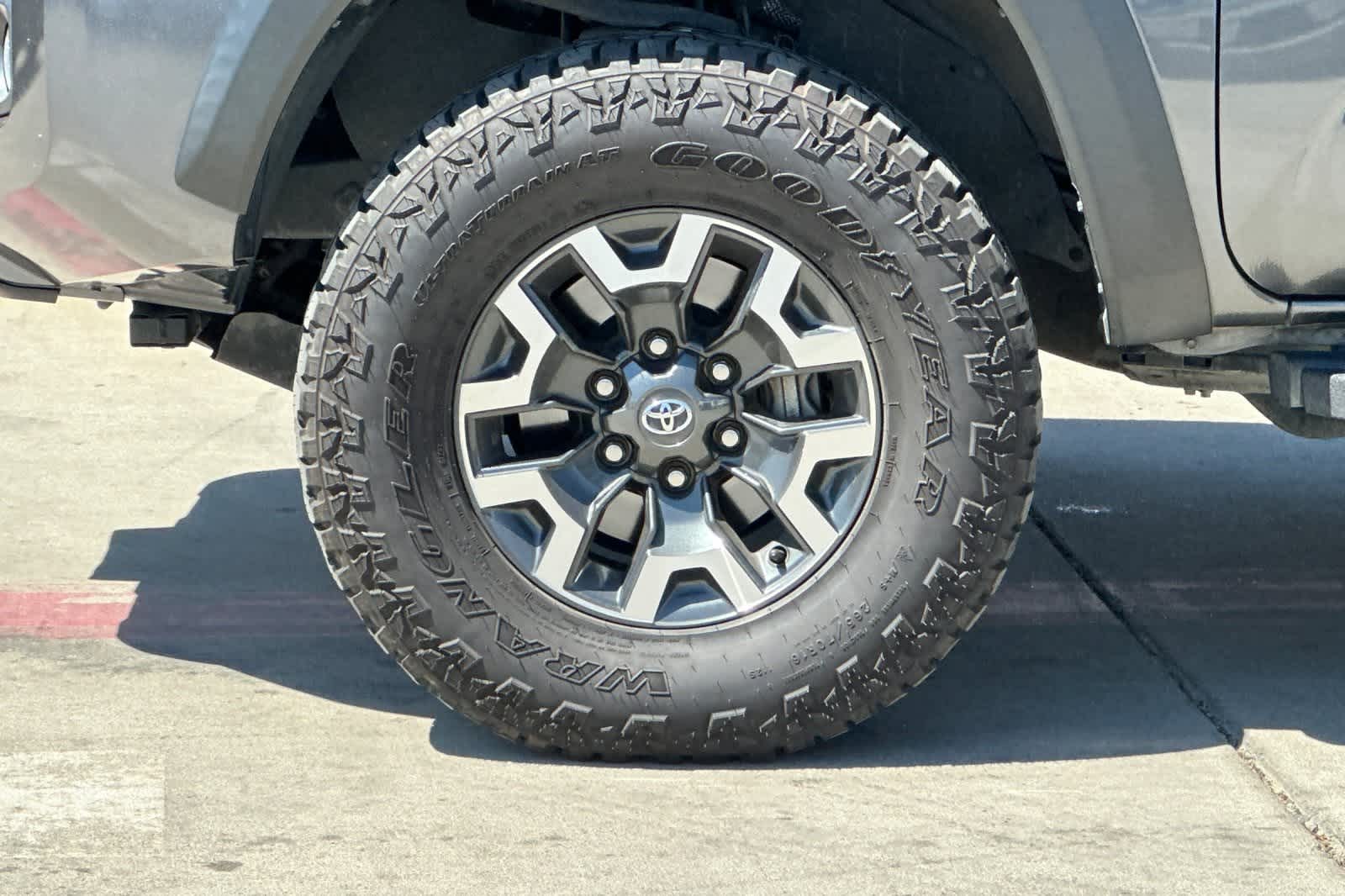 Thumbnail: 2021 Toyota Tacoma - 12