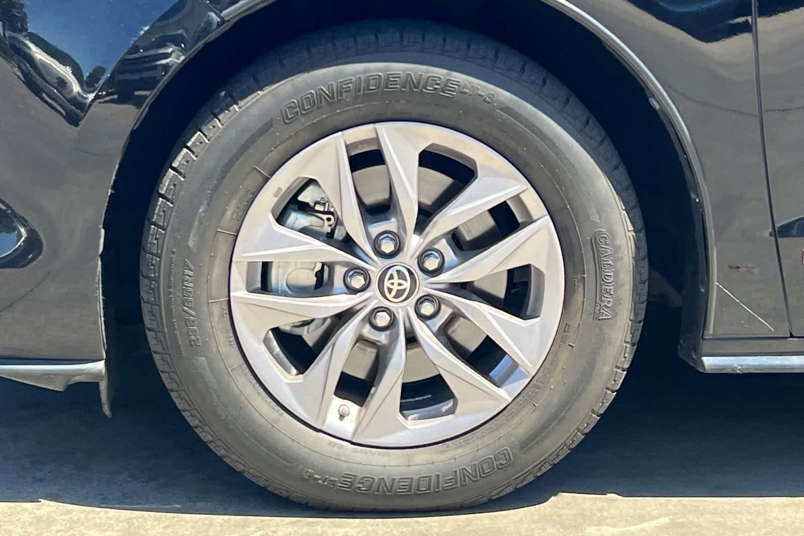 Thumbnail: 2021 Toyota Sienna - 12