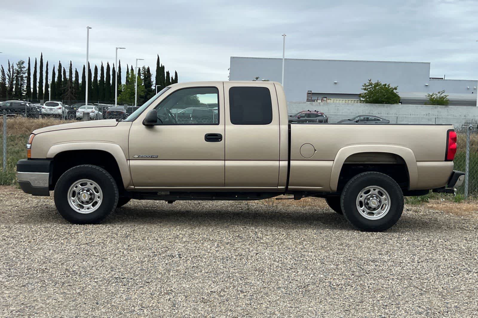 Thumbnail: 2004 Chevrolet Silverado 2500 - 6