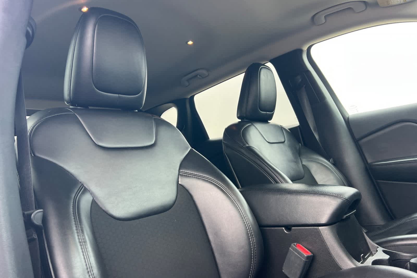 Thumbnail: 2019 Jeep Cherokee - 19