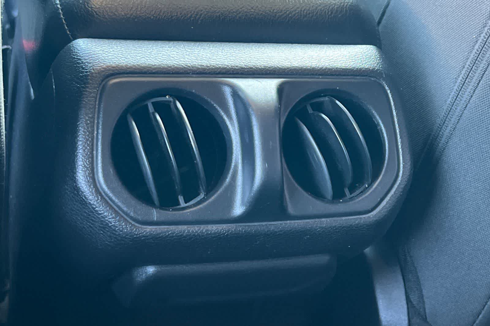 Thumbnail: 2018 Jeep Wrangler - 15