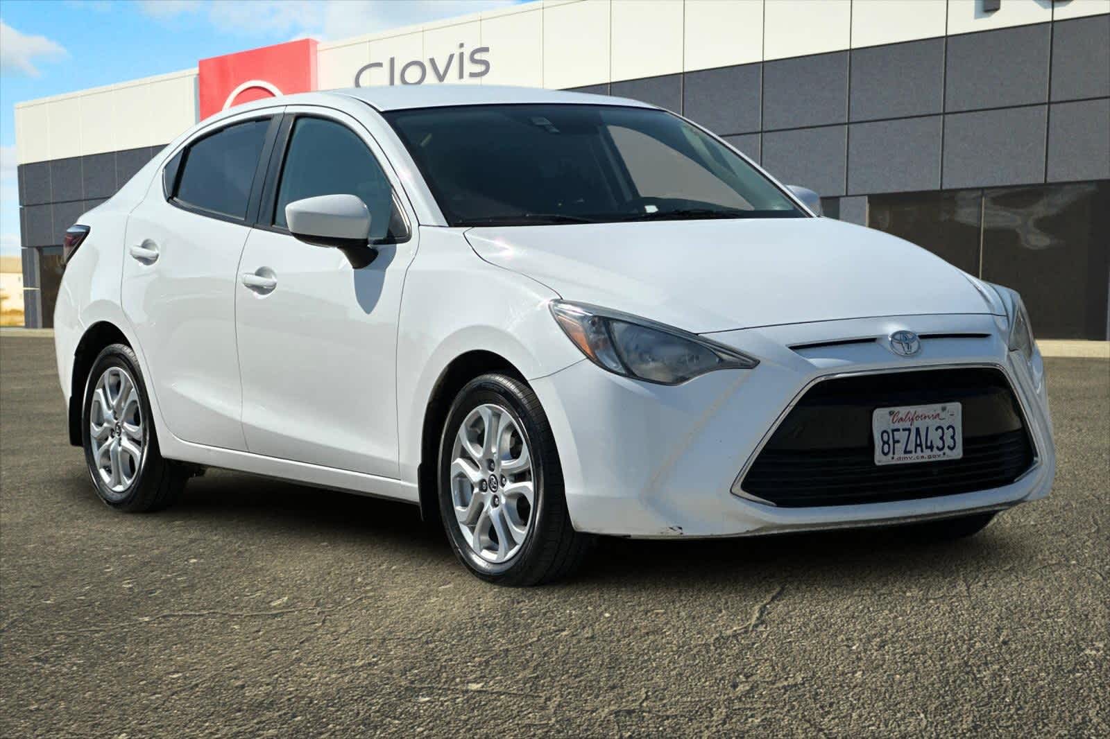 Thumbnail: 2018 Toyota Yaris iA - 10