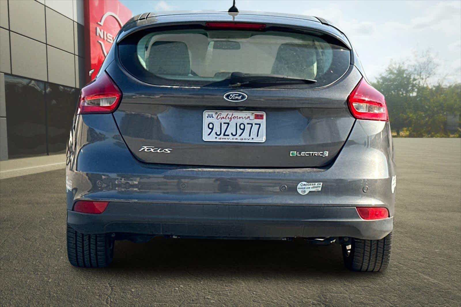 Thumbnail: 2015 Ford Focus - 8