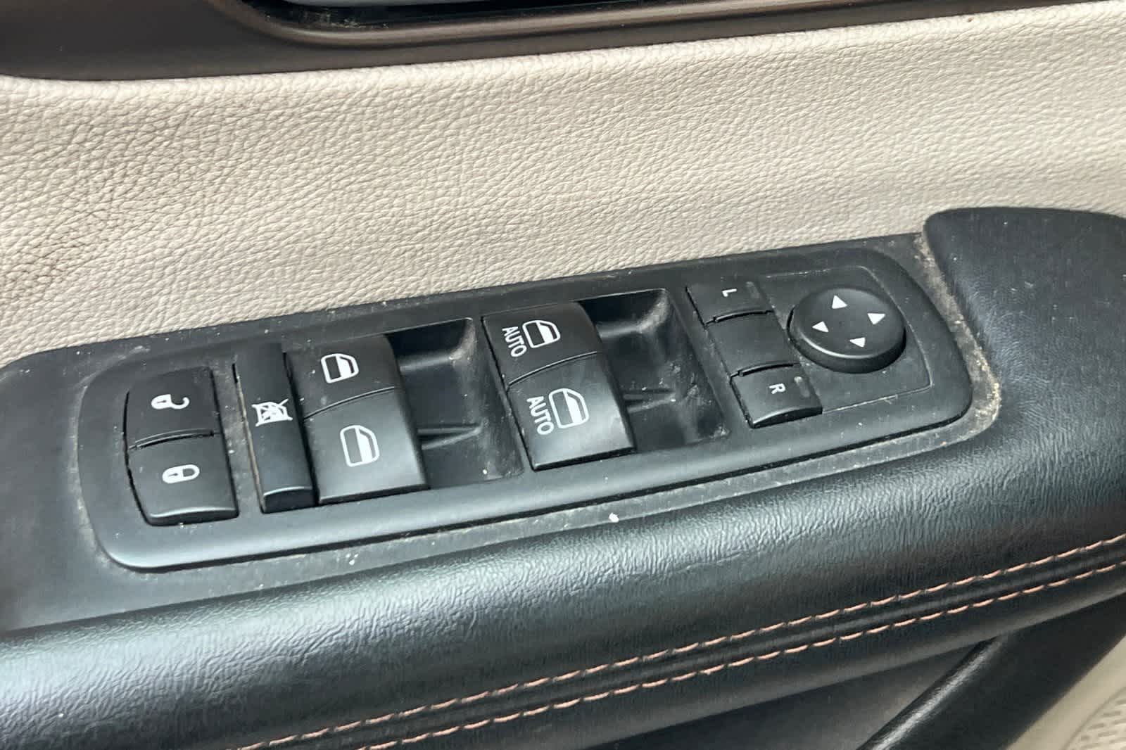 Thumbnail: 2017 Chrysler Pacifica - 16