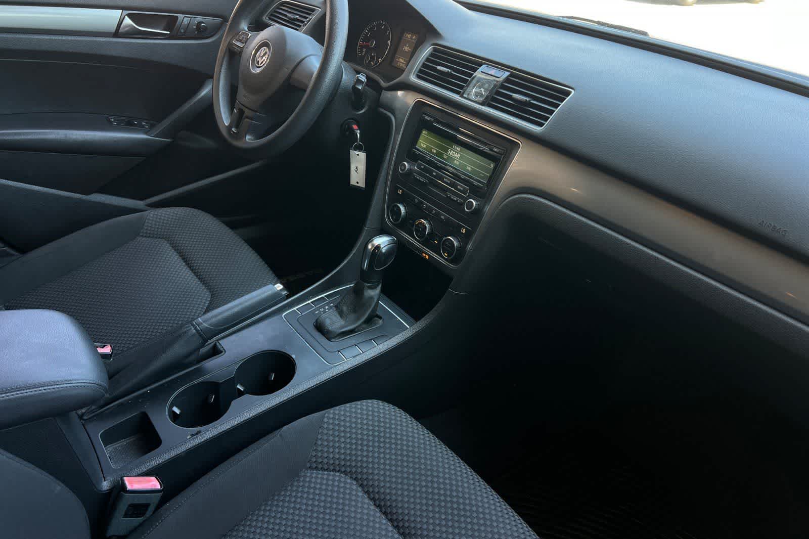 Thumbnail: 2012 Volkswagen Passat - 17