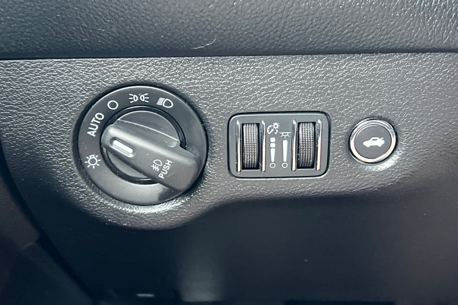 Thumbnail: 2016 Dodge Challenger - 34