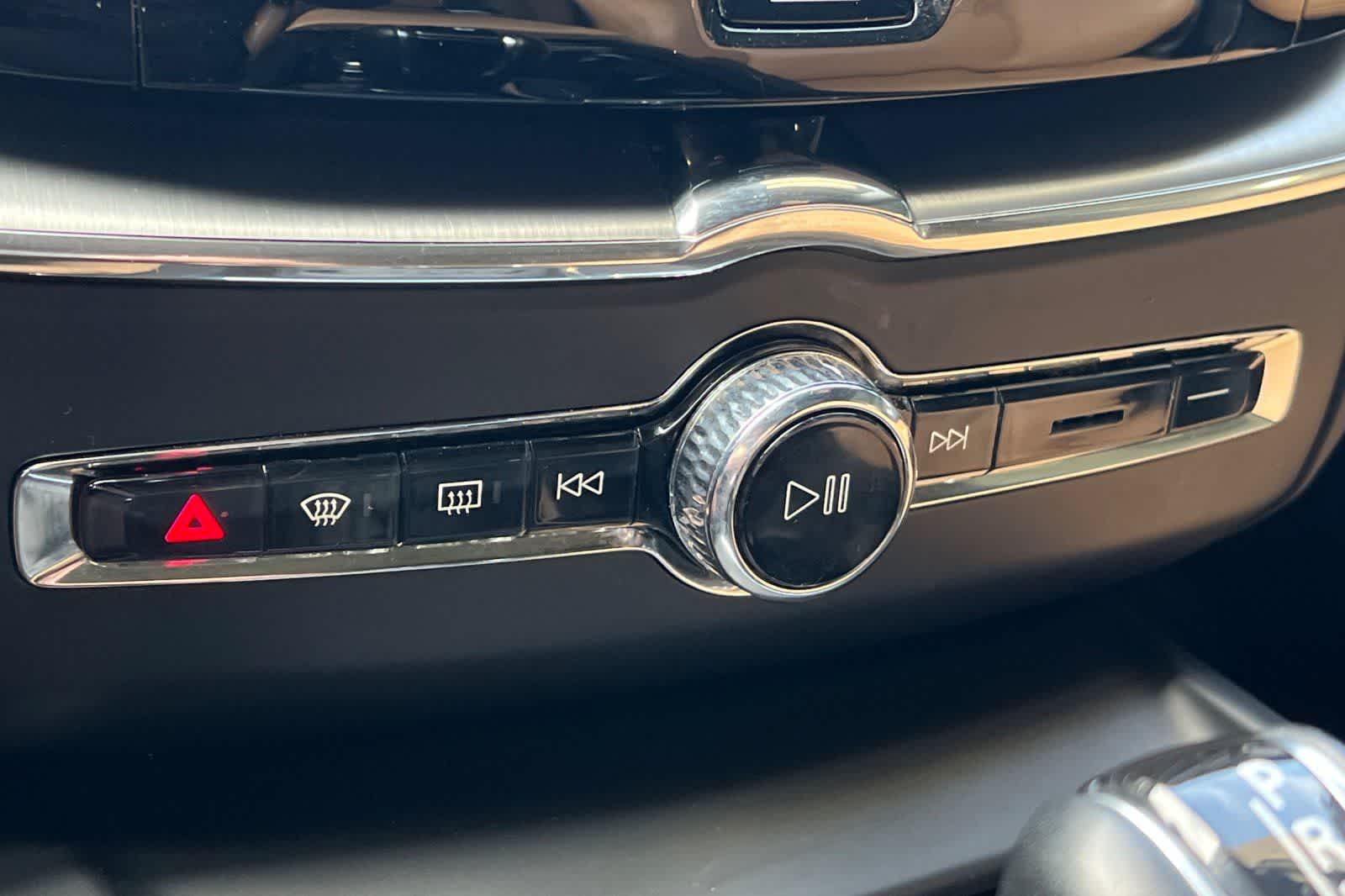 Thumbnail: 2019 Volvo XC60 - 23