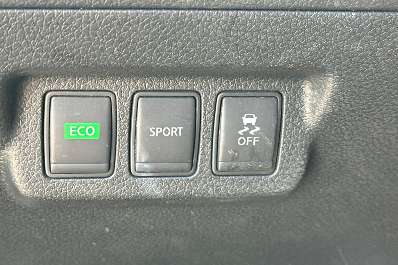 Thumbnail: 2016 Nissan Sentra - 24