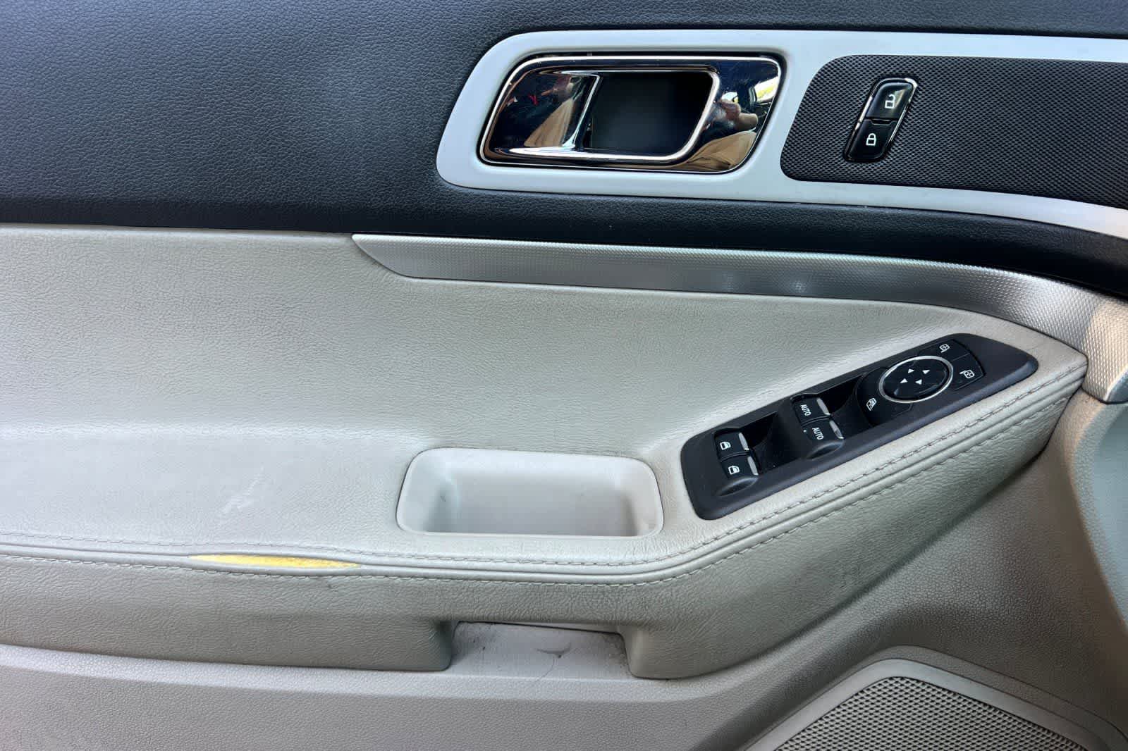 Thumbnail: 2013 Ford Explorer - 15