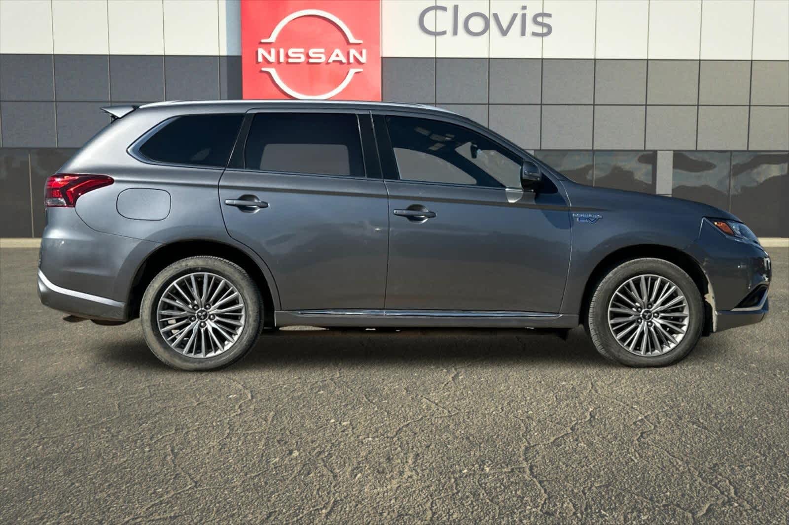 Thumbnail: 2022 Mitsubishi Outlander - 9
