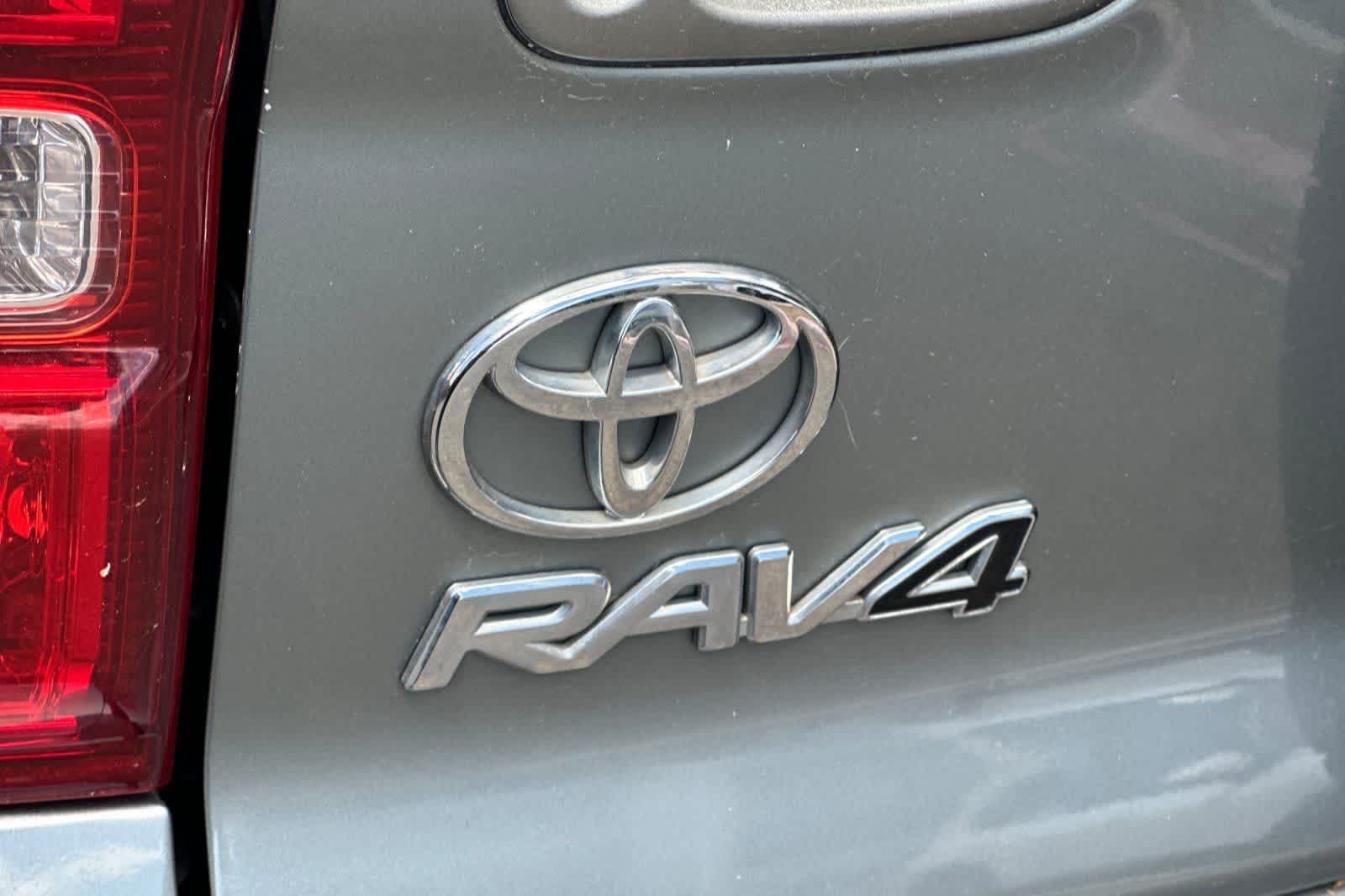 Thumbnail: 2004 Toyota RAV4 - 16