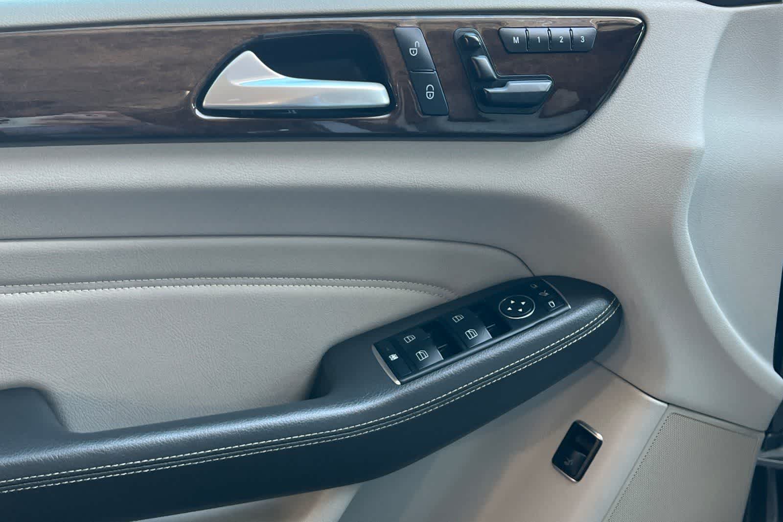 Thumbnail: 2012 Mercedes-Benz M-Class - 13
